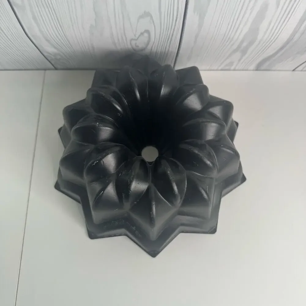 Nordic Ware STAR Bundt Cake Pan Heavy Cast Aluminum USA